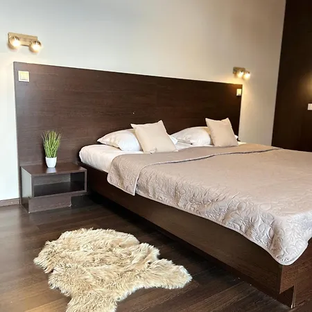 Hotel Ar Golden House
